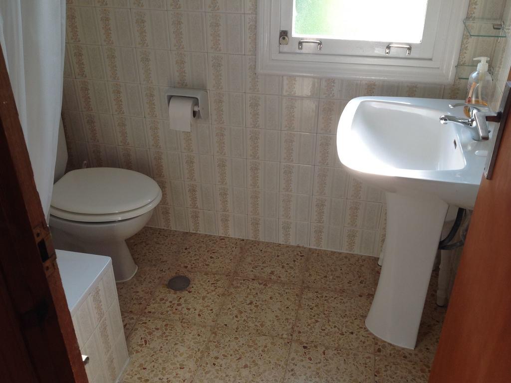 Cozy Holiday Home In Porto Do Son Near Beach Portosin Exterior photo